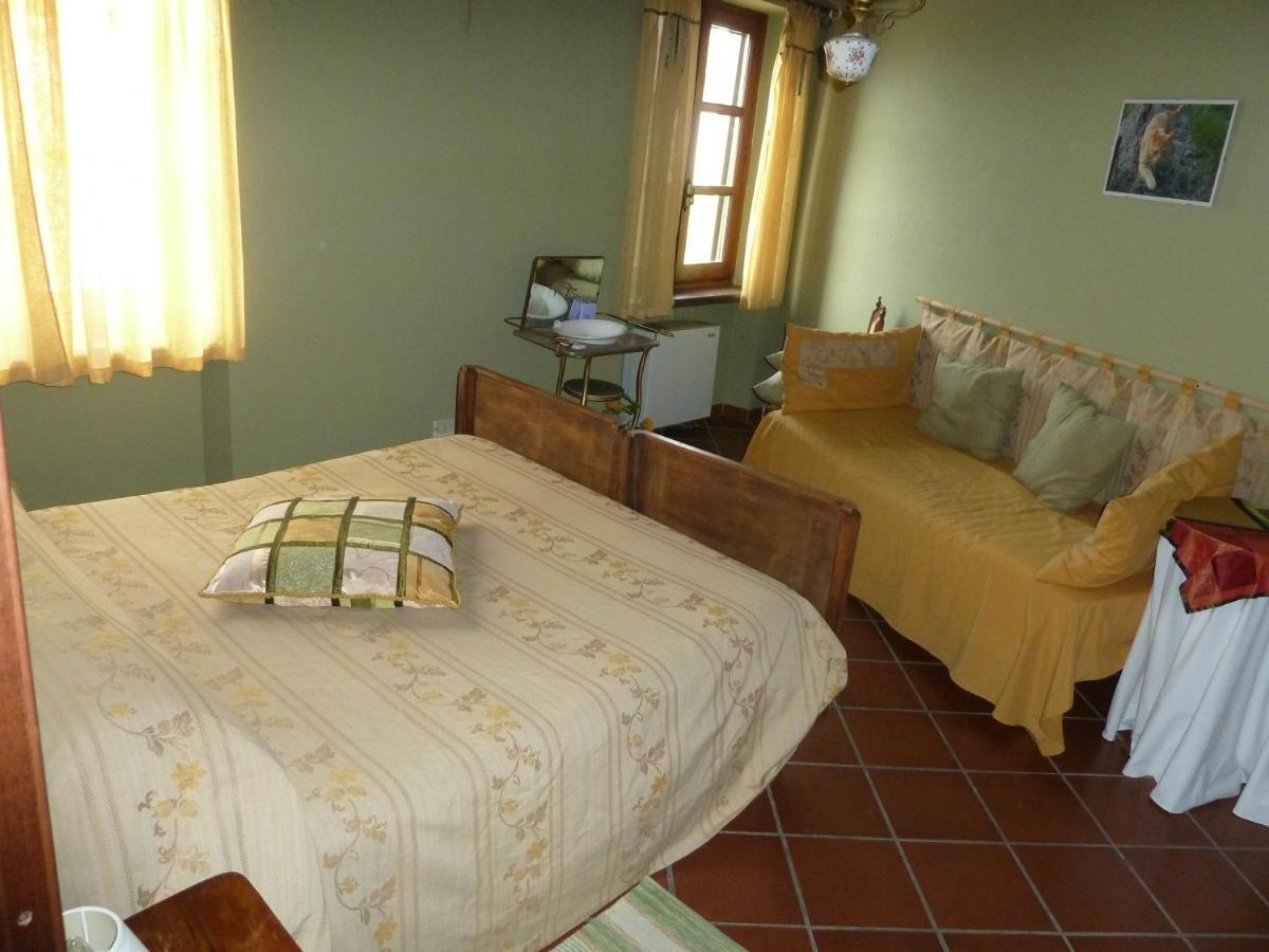 Agriturismo San Martino Castiglione Tinella Szoba fotó