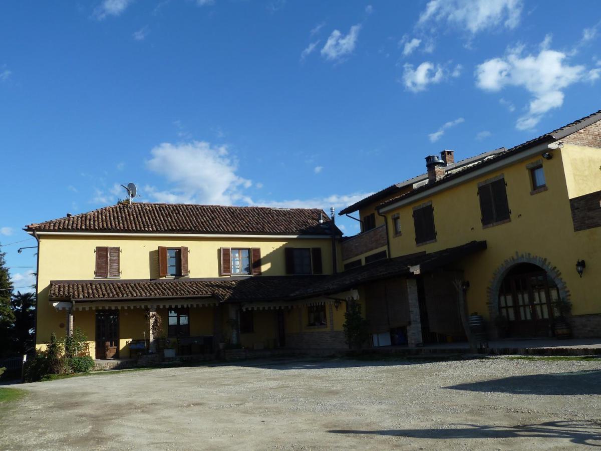 Agriturismo San Martino Castiglione Tinella Kültér fotó