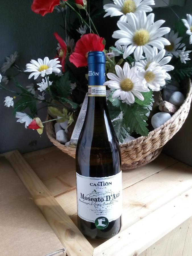Agriturismo San Martino Castiglione Tinella Kültér fotó